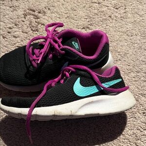 Nike Kids Black and Teal Sneakers